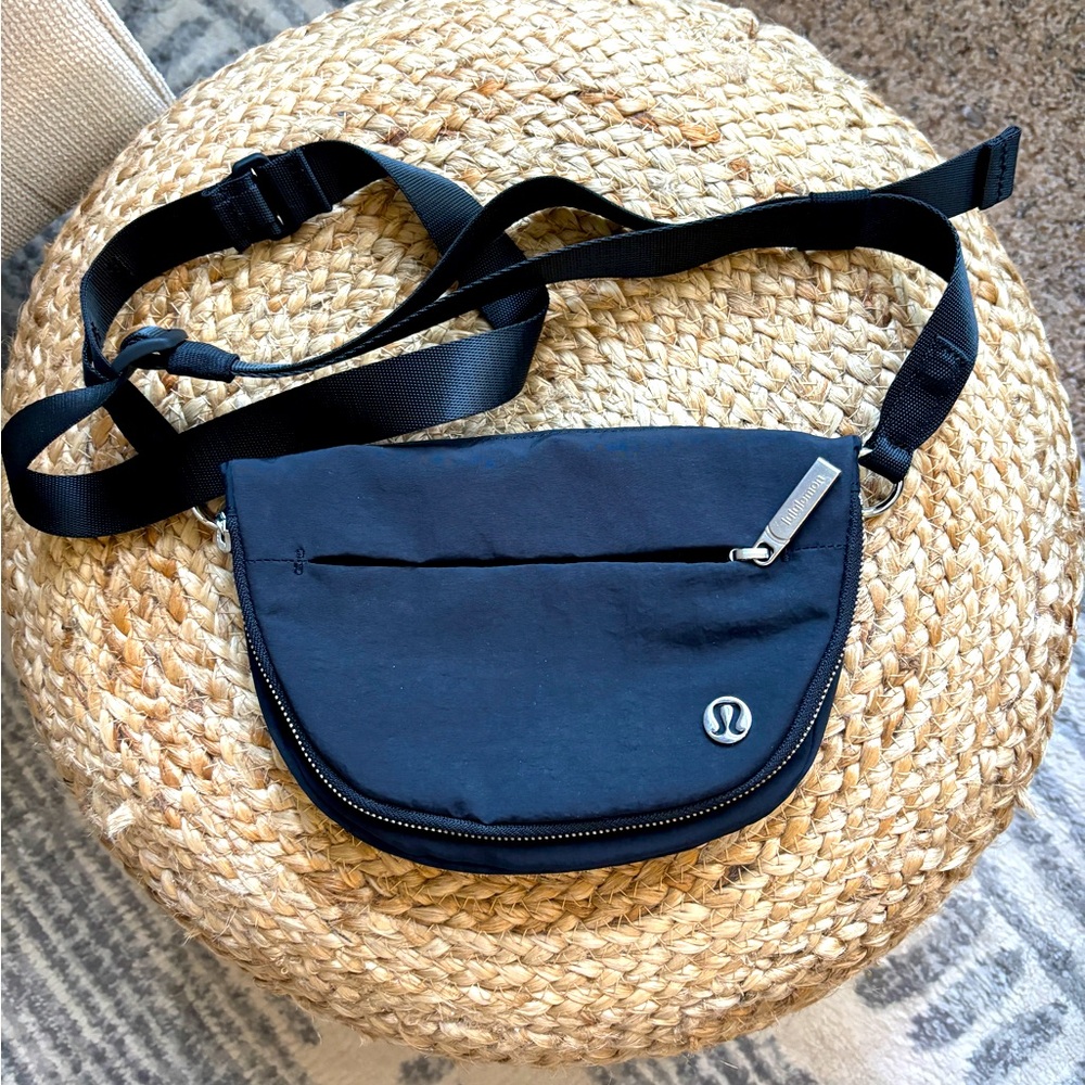 lululemon All Night Festival bag - black